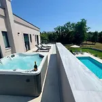 别墅 Kalea With Pool, And Jacuzzi