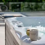 Kalea With Pool, And Jacuzzi 别墅 *