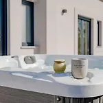 别墅 Kalea With Pool, And Jacuzzi *