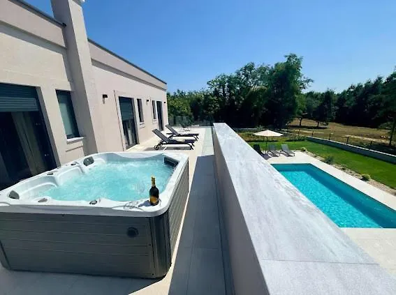 Villa Kalea With Pool, And Jacuzzi