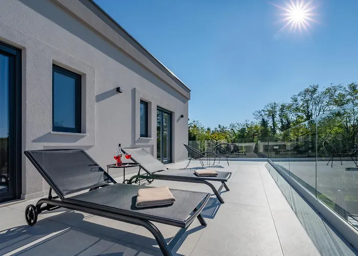 Villa Kalea With Pool, And Jacuzzi
