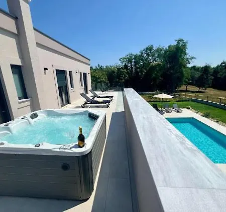 Villa Kalea With Pool, And Jacuzzi