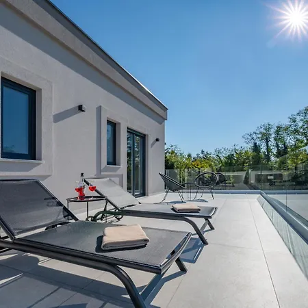 Villa Kalea With Pool, And Jacuzzi