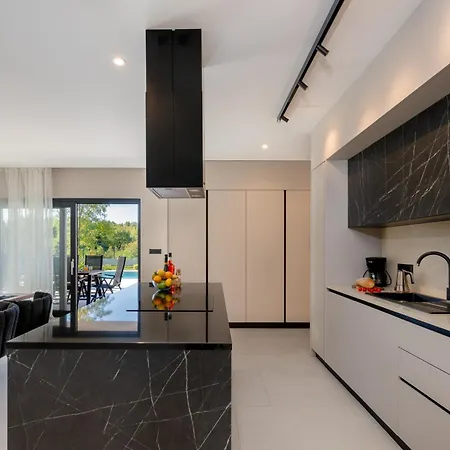 Kalea With Pool, And Jacuzzi Villa *