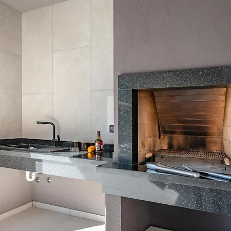 Villa Kalea With Pool, And Jacuzzi