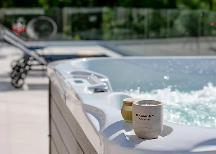 Kalea With Pool, And Jacuzzi Vila *