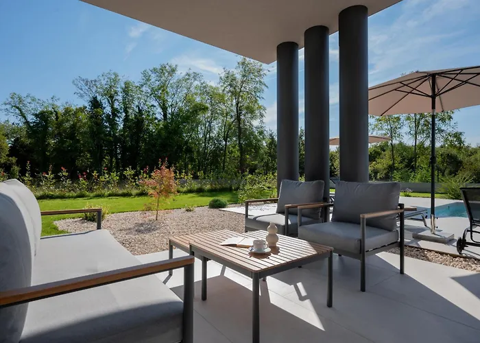 Kalea With Pool, And Jacuzzi Vila *