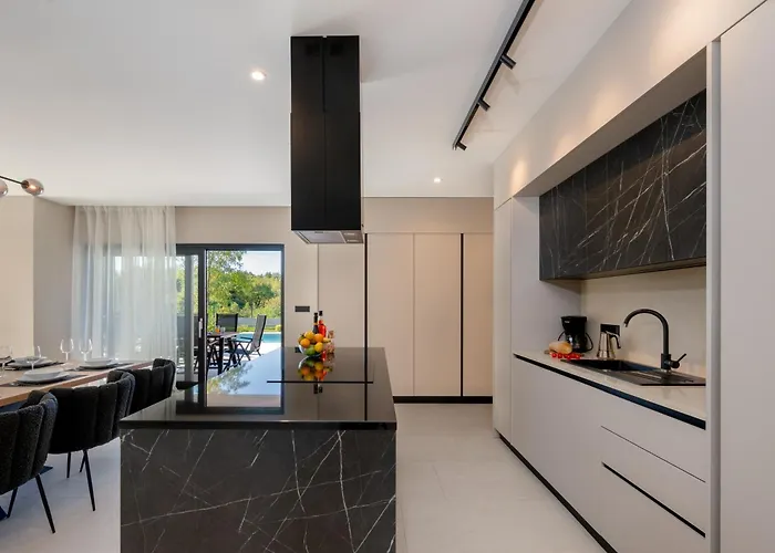 Kalea With Pool, And Jacuzzi Vila *