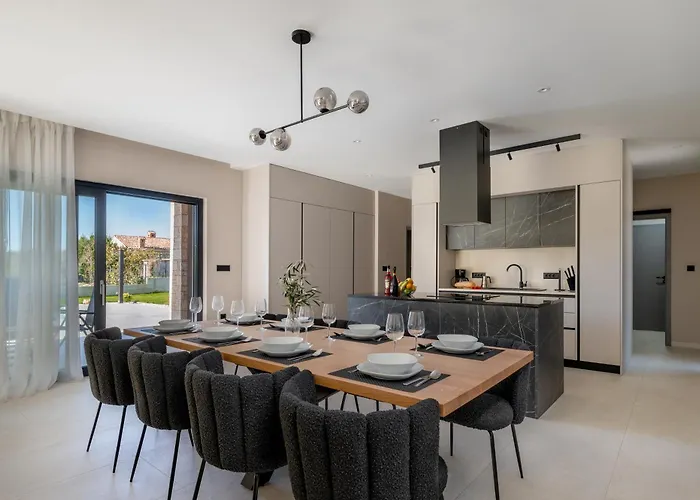 Kalea With Pool, And Jacuzzi *